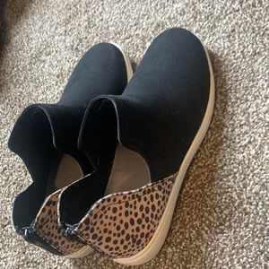 True Craft 8.5 Side V Leopard Sneakers